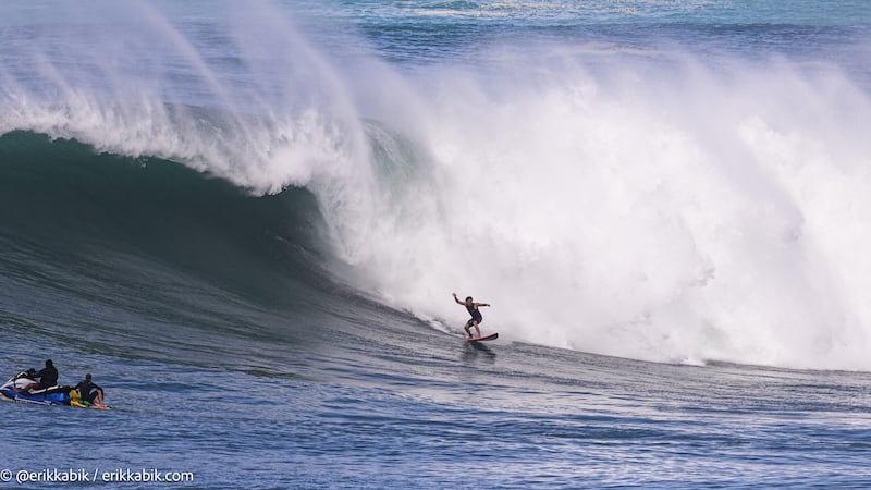 Waimea Bay (@erikkabik)